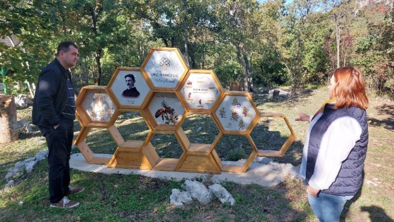 ​Sedmi api-turistični ponudnik, ki je prejel certifikat kategorije Top Bee: OPG Baričević, Vranja, Hrvaška 4 52