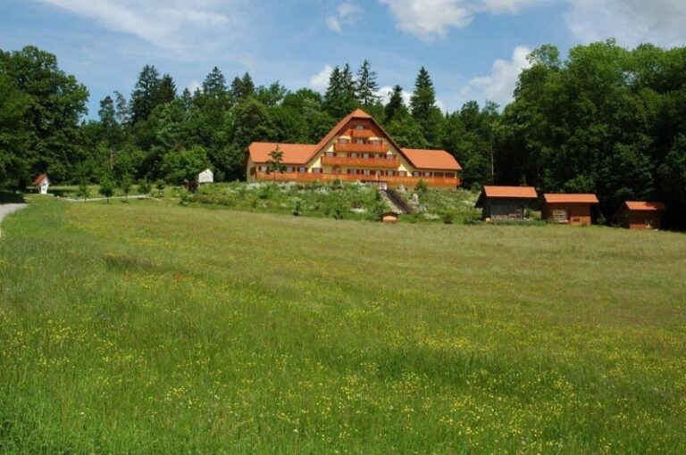 Sedež ČZS bo v petek 13.12.2024 zaprt Cebelarski center Slovenije 4