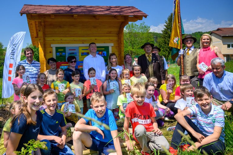 Projekt PRVAcebela, s pomočjo katerega čebelarski krožek pridobi čebelnjak s panji in čebeljimi družinami