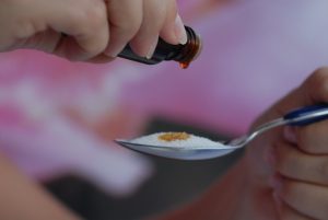 Propolis na žlic sladkorja