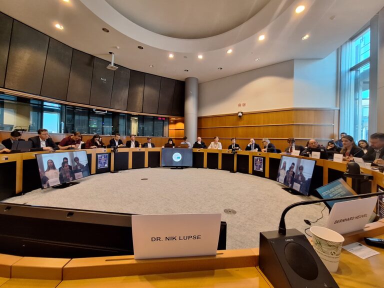 EBa na konferenci Evropskega parlamenta opozarja na “sistemski neuspeh” pri integriteti trga z medom fotka 1 1