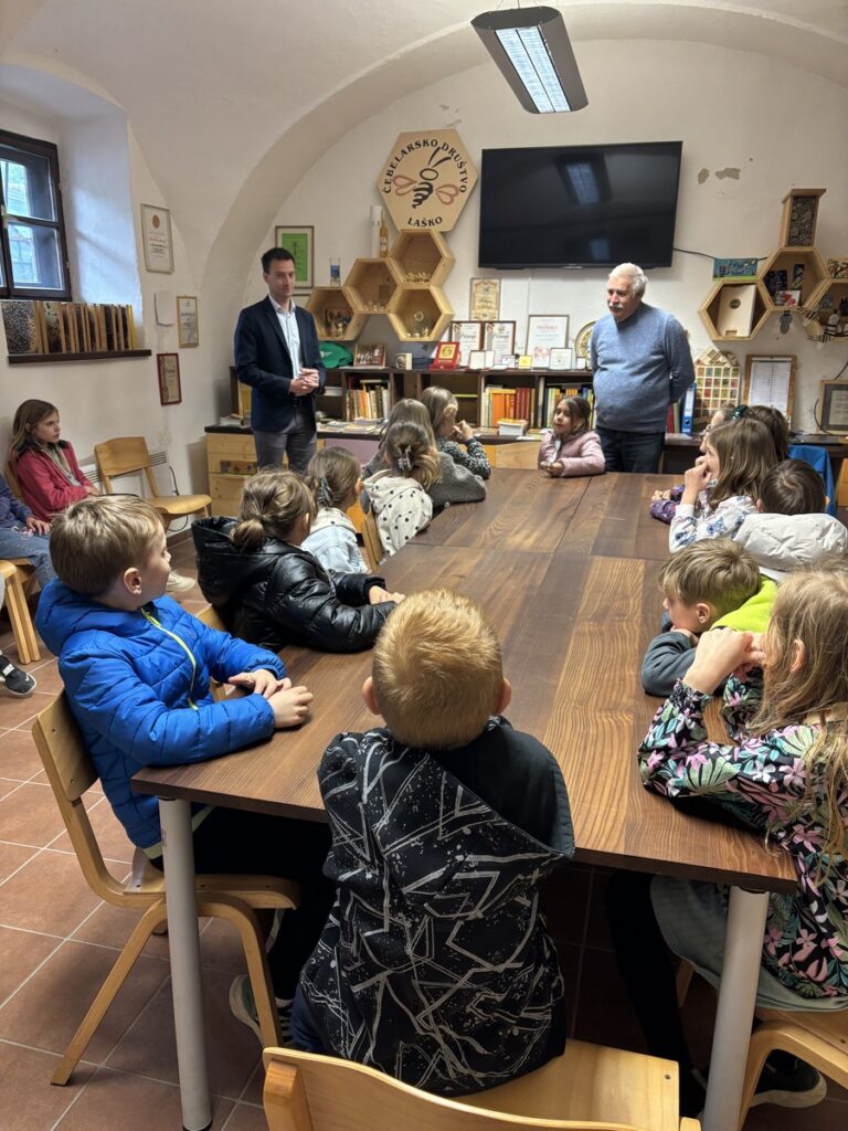 Dan odprtih vrat v Laškem l 850159SVETOVNI DAN ZEMLJE IN CD 1