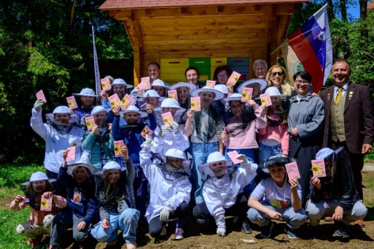 Prva čebela navdihuje novo generacijo čebelarjev Slika1
