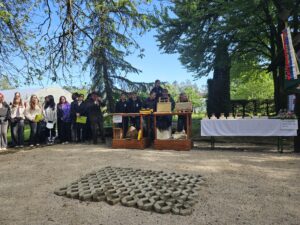 Otvoritve učnih čebelnjakov v okviru projekta PRVA čebela Ucni cebelnjak Celje 2025 2 foto Lidija Senic