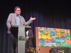 Otvoritve učnih čebelnjakov v okviru projekta PRVA čebela Ucni cebelnjak Senovo 2025 1 foto Lidija Senic