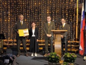 Čebelar Henrik Zaletelj prejemnik Poklukarjevega priznanja za najbolj medonosno čebeljo linijo l 862167IMG 20260523 122431 1