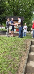 Mlada čebelarja iz OŠ Pod goro osvojila srebrno priznanje na državnem tekmovanju 12137