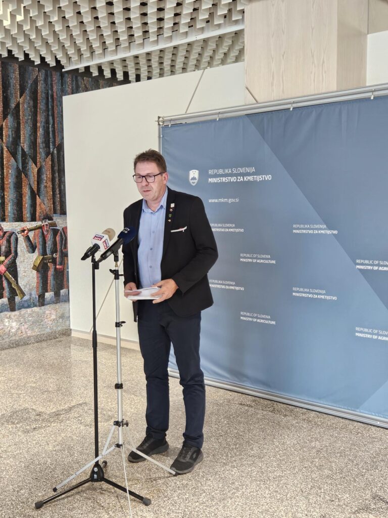 Zgodovinski dan za slovensko čebelarstvo – podpore na vsak panj najkasneje z letom 2028! 20260922 094024