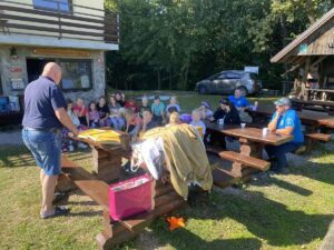 Tretješolci OŠ Loče spoznavali skrivnostni svet čebel l 90897118447